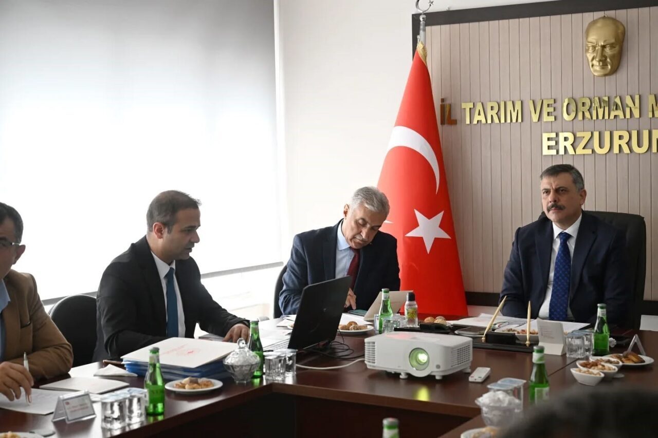 Erzurum'da, Vali Mustafa Çiftçi başkanlığında gerçekleştirilen Toprak Koruma Kurulu toplantısında,