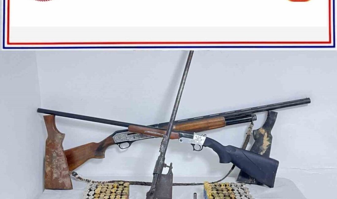 Denizli’de Jandarma Tarafından Silah Kaçakçılığı Yaparken Yakalanan Şahıs Adliyeye Sevk Edildi Denizli'nin Çivril ilçesinde, jandarma tarafından düzenlenen operasyonda bir torna atölyesinde