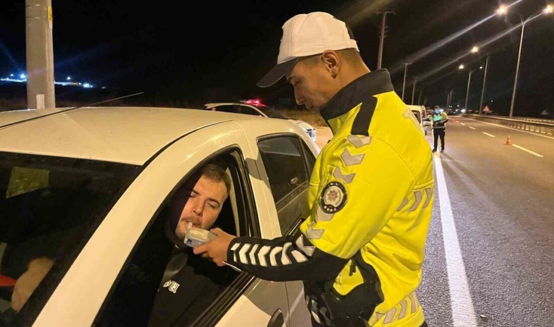 Tavşanlı’da Trafik Güvenliği İçin Aralıksız Denetim Uygulamaları Devam Ediyor Kütahya'nın Tavşanlı İlçesi'nde polis, trafik güvenliğini artırmak için sıkı denetimler