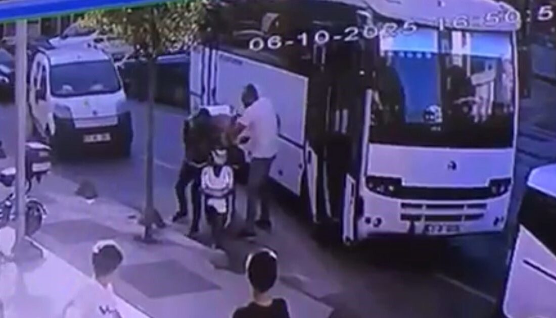 Çayırova’da Motosikletli Kurye, Servis Minibüsü Şoförü Tarafından Şiddete Maruz Kaldı Kocaeli'nin Çayırova ilçesinde bir servis minibüsü şoförü, motosikletli kurye ile