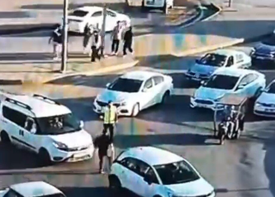 Kahramanmaraş'ta, polisi sopayla darp eden Ö.B. tutuklandı. Madalyalı Kavşak'ta yaşanan