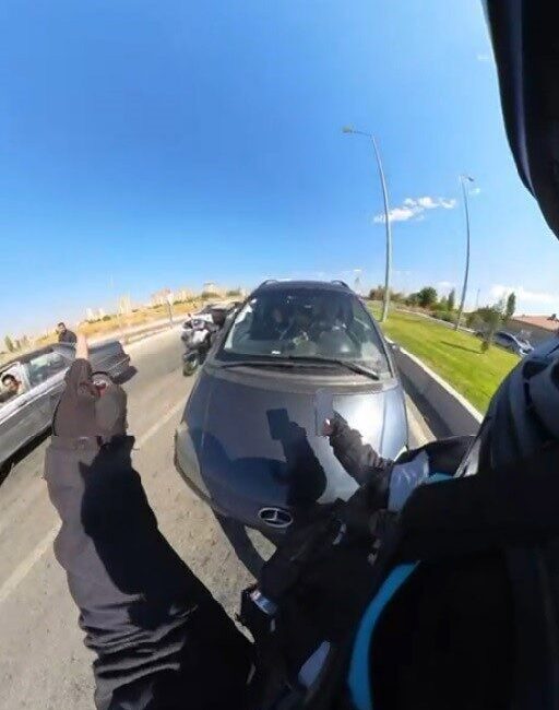 Kayseri Talas'ta trafik yüzünden yaşanan gerginlikte, kadın motosiklet sürücüsü G.N.Ö.