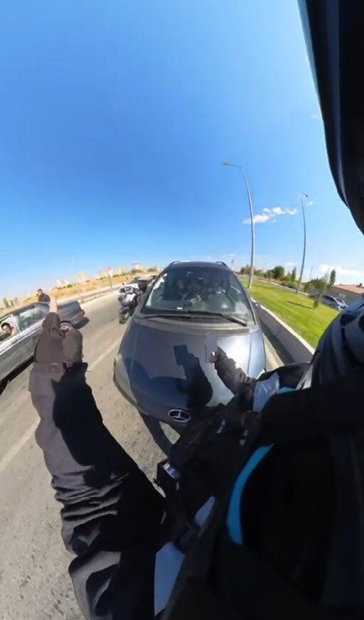 Kayseri Talas'ta trafik yüzünden yaşanan gerginlikte, kadın motosiklet sürücüsü G.N.Ö.
