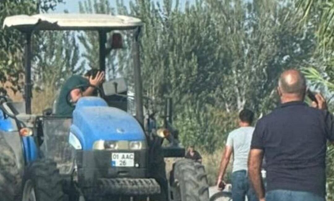 Adana'nın Seyhan ilçesinde, traktörün arkasındaki çapaya çarpan motosiklet sürücüsü Çayan