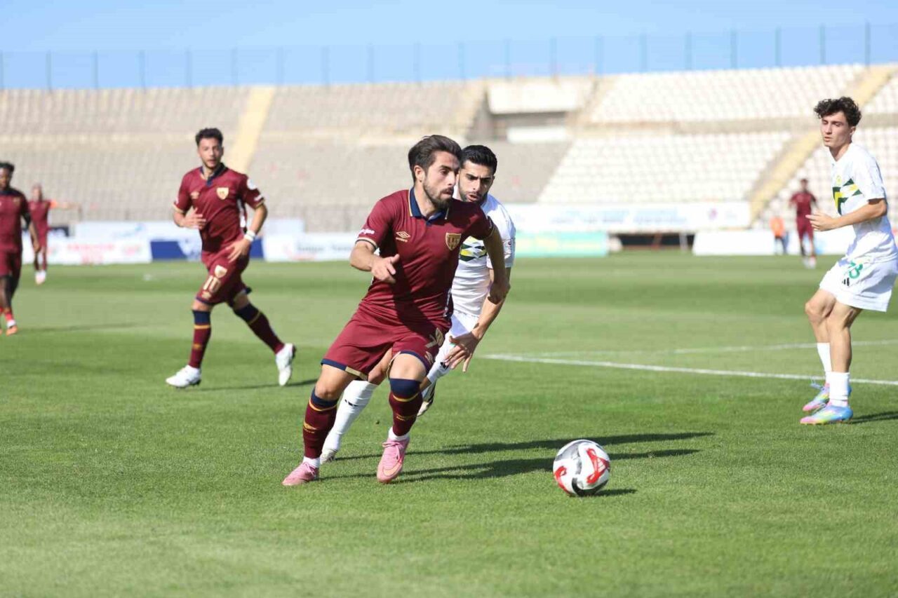Trendyol 1. Lig'de Bandırmaspor, Esenler Erokspor ile oynadığı karşılaşmadan 0-0'lık