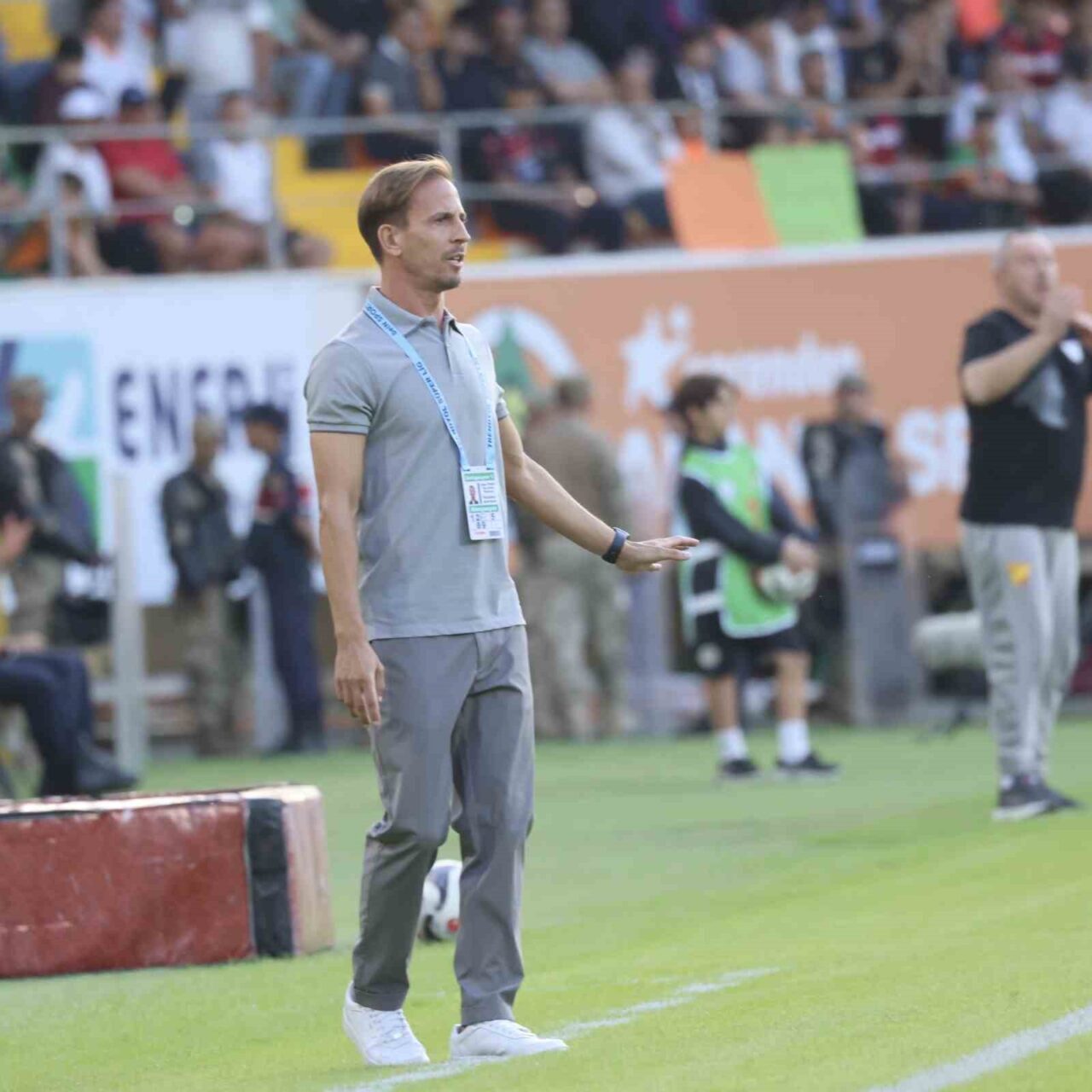 Trendyol Süper Lig'in 9. haftasında Corendon Alanyaspor ile Göztepe arasında