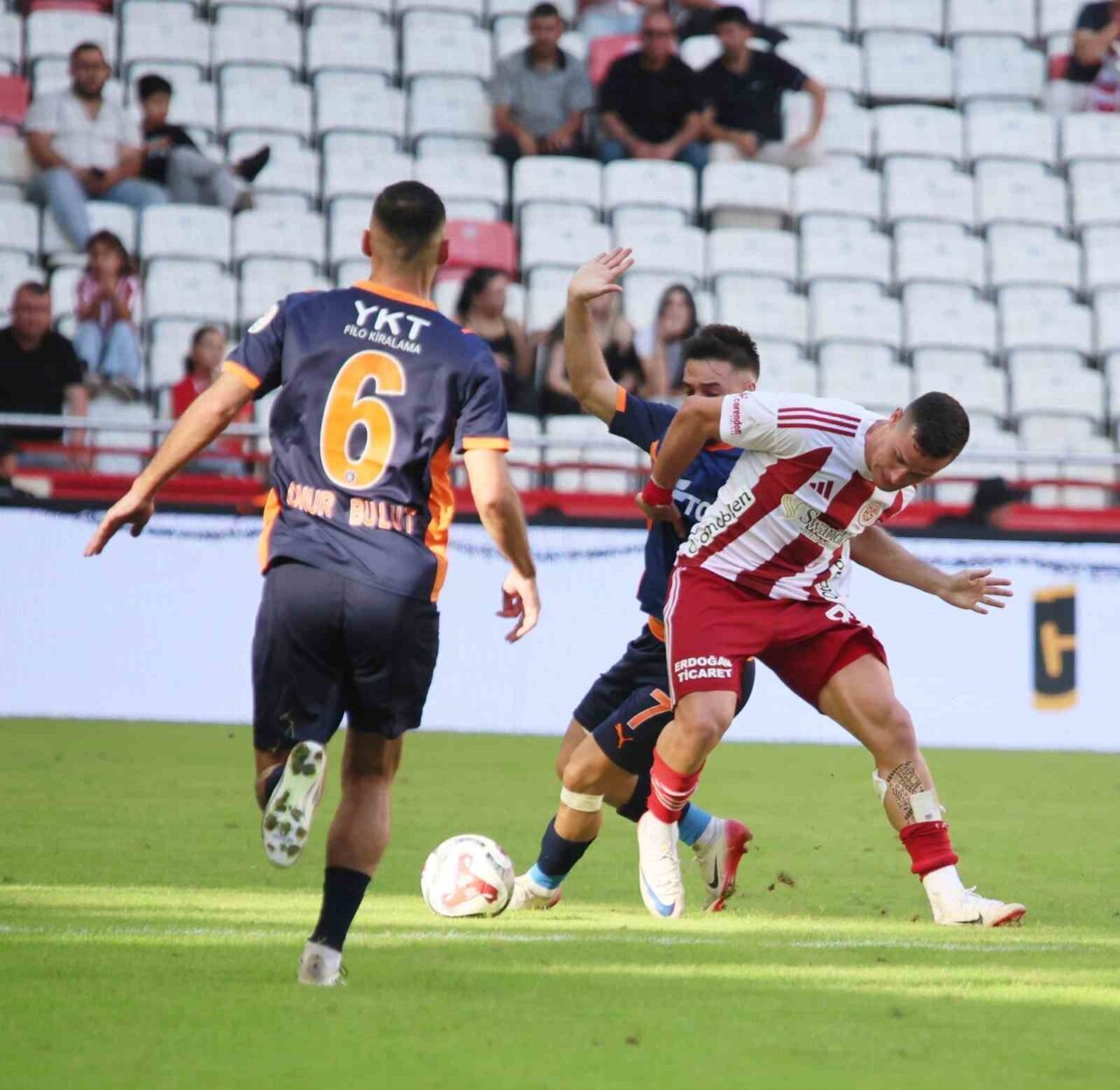 Trendyol Süper Lig’in 10. haftasında Antalyaspor, sahasında RAMS Başakşehir'e 4-0