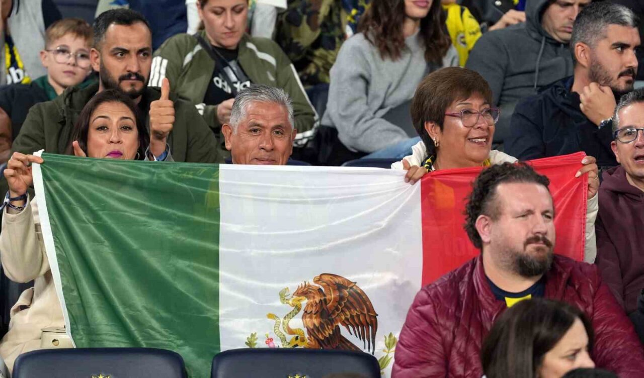 Trendyol Süper Lig'in 9. haftasında Fenerbahçe, evinde Fatih Karagümrük'ü ağırlıyor.