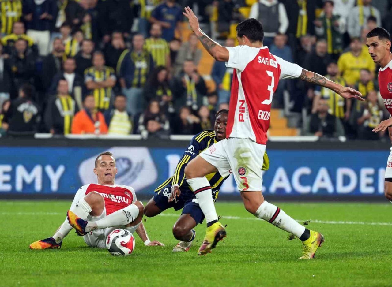 Fenerbahçe, Trendyol Süper Lig'in 9. haftasında Fatih Karagümrük'ü 2-0 ile