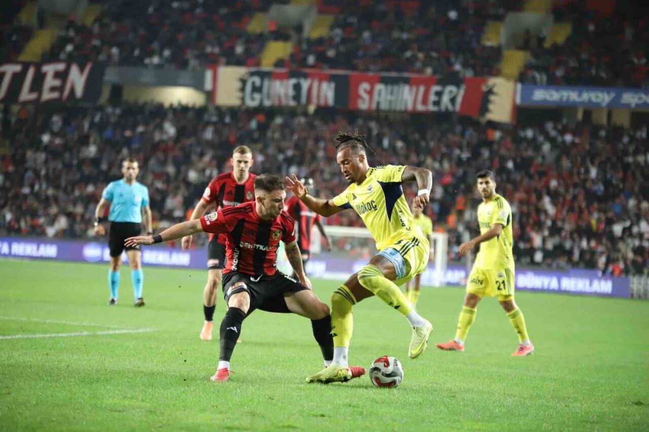 Fenerbahçe, Trendyol Süper Lig’in 10. haftasında Gaziantep FK'yı 4-0 yenerek