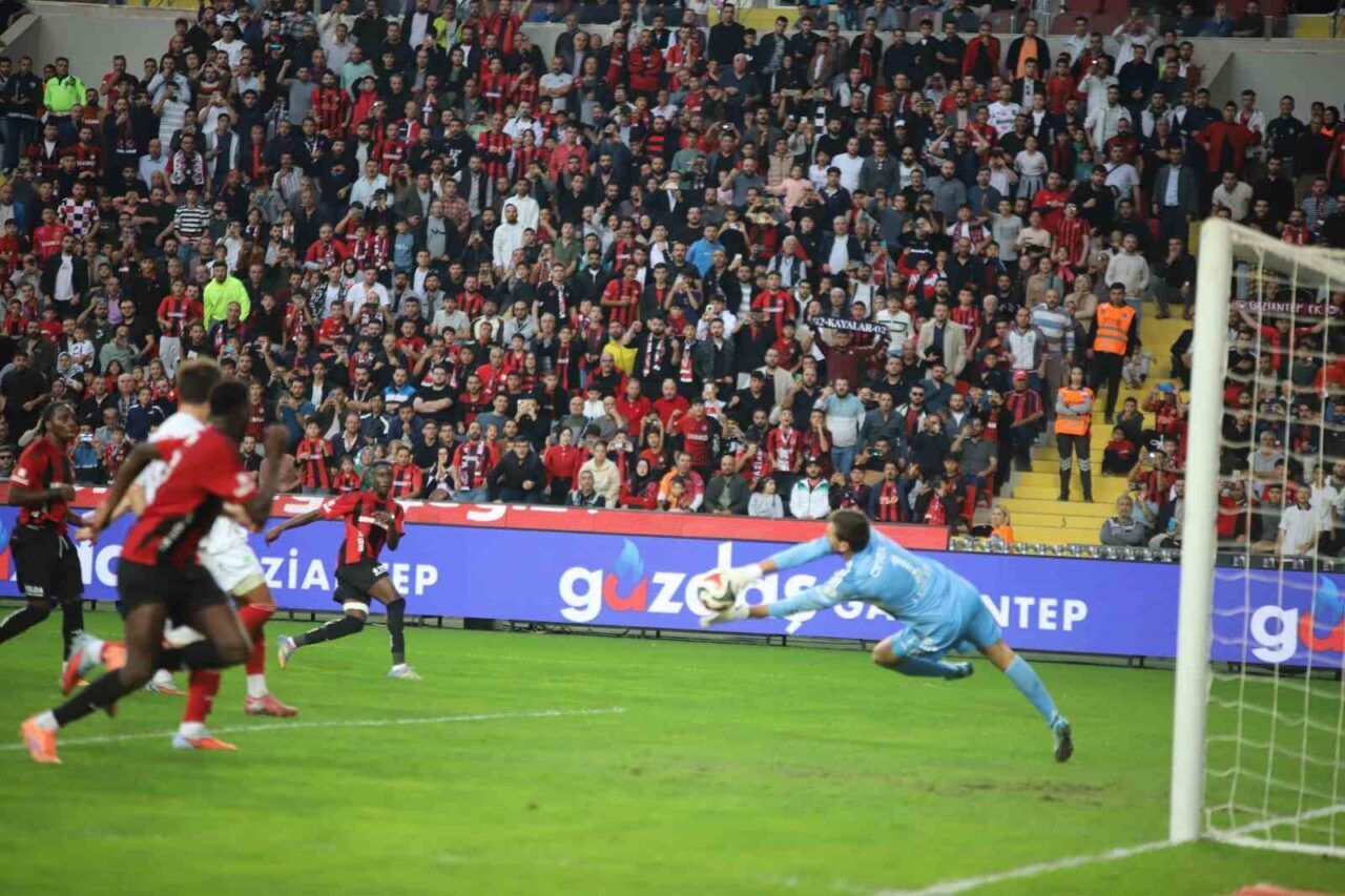 Gaziantep Futbol Kulübü, Trendyol Süper Lig’in 9. haftasında Antalyaspor’u 3-0'lık