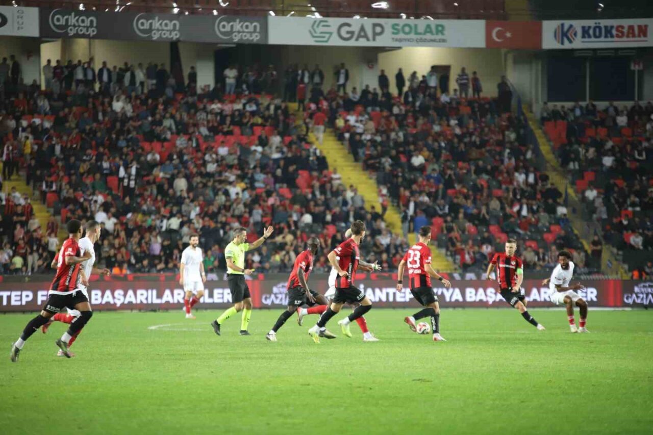 Gaziantep Futbol Kulübü, Trendyol Süper Lig'in 9. haftasında Antalyaspor'u 3-2