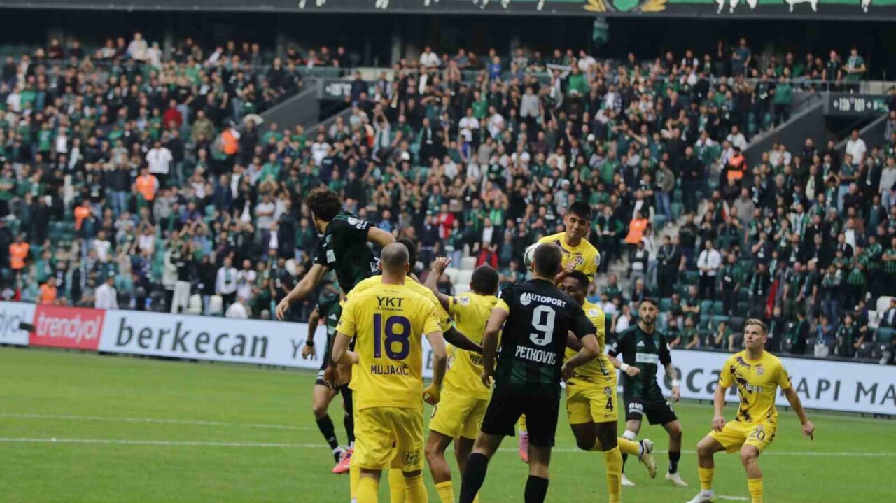 Trendyol Süper Lig'in 8. haftasında Kocaelispor, Eyüpspor ile 0-0 berabere