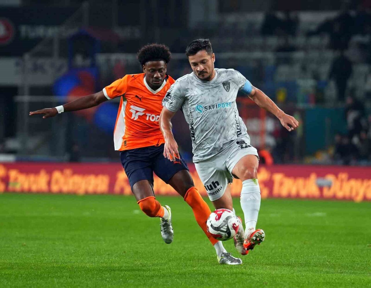 Trendyol Süper Lig'de RAMS Başakşehir, Kocaelispor ile oynadığı maçta ilk