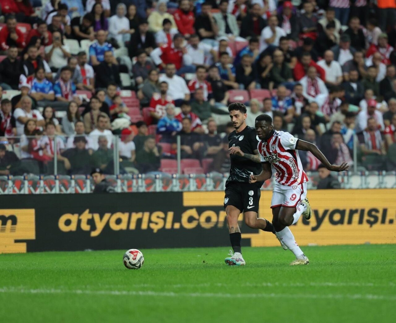 Samsunspor ve Çaykur Rizespor arasındaki maç 1-1 berabere sona erdi.
