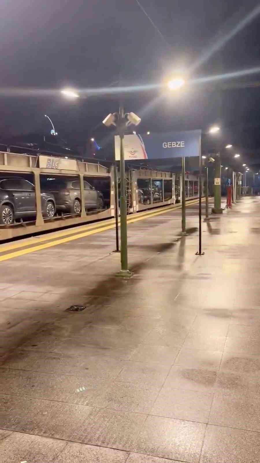 Almanya’ya gönderilen Togg otomobilleri, Marmaray hattından geçerek yola çıktı. İstanbul'dan