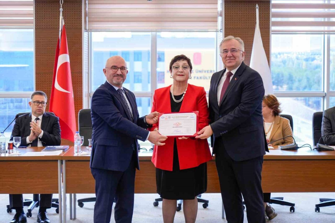Türk Standardları Enstitüsü, Hacettepe Üniversitesi Eğitim Fakültesi'ni ISO 9001 Kalite