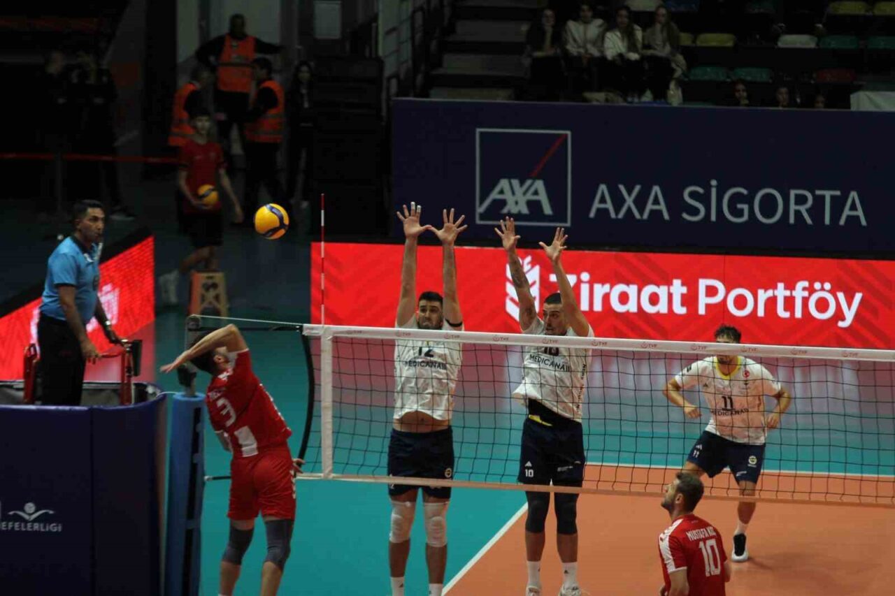 Türkiye Spor Yazarları Derneği'nin düzenlediği Ankara Cumhuriyet Kupası 2. maçında