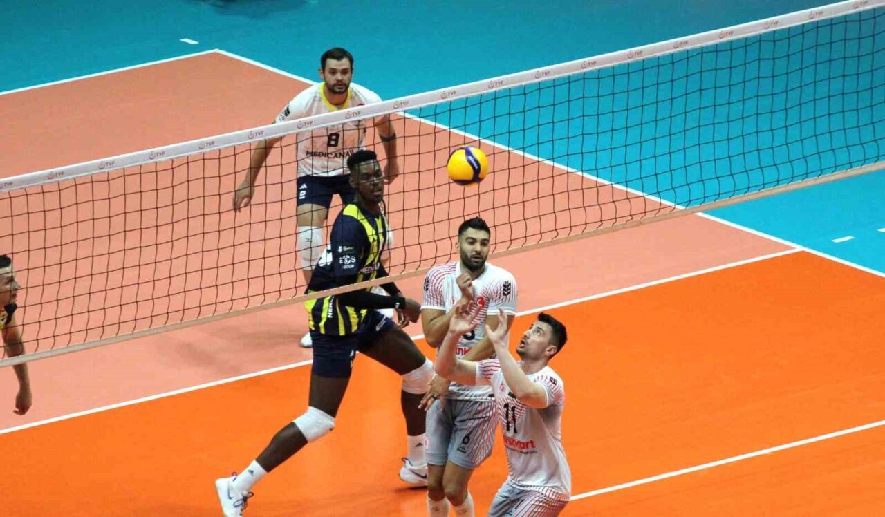 Ankara Cumhuriyet Kupası finalinde Ziraat Bankkart, Fenerbahçe Medicana'yı 3-2 yenerek