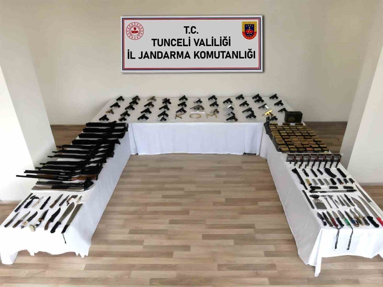Tunceli merkezli yürütülen operasyonda, 31 ilde silah kaçakçılarına yönelik gerçekleştirilen