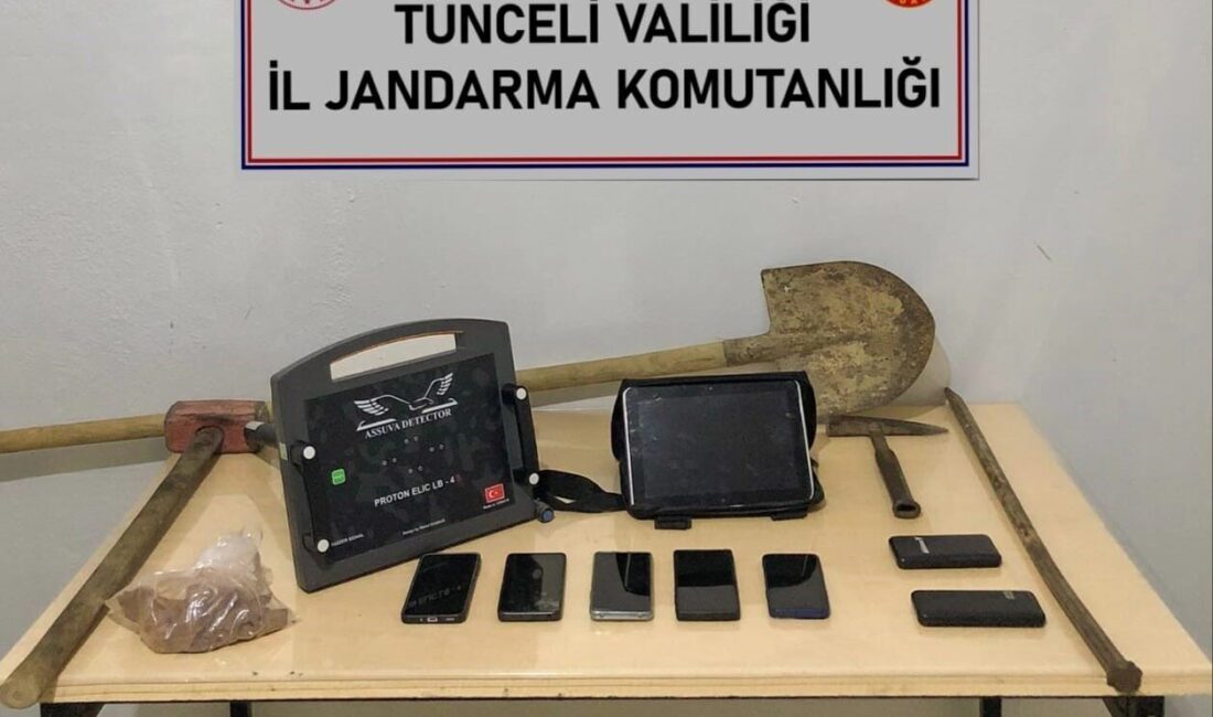 Tunceli'de jandarma, kaçak kazı yapan 5 kişiyi suçüstü yakaladı. Dikenli