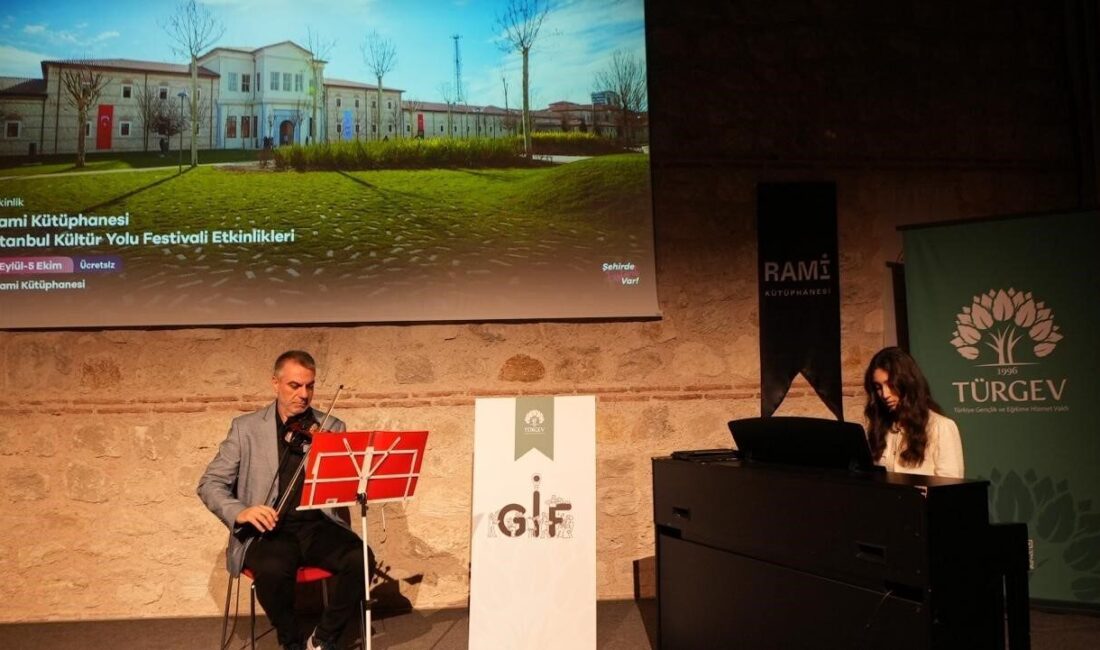 TÜRGEV bünyesindeki Güzel İşler Fabrikası öğrencileri, Rami Kütüphanesi’nde düzenlenen Türkiye
