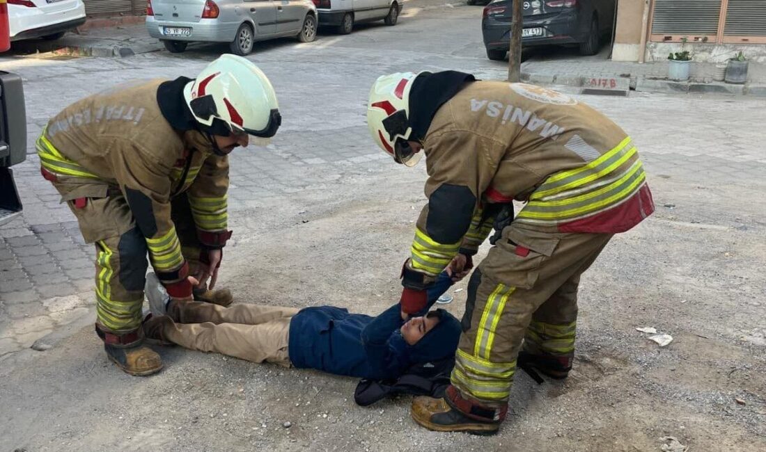 Manisa'nın Turgutlu ilçesinde AFAD tarafından düzenlenen deprem tatbikatı başarıyla gerçekleştirildi.