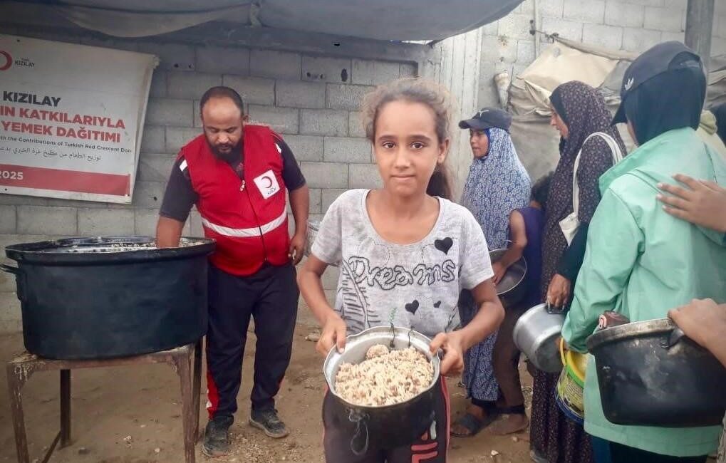 Türk Kızılay, Gazze'de ateşkesle birlikte insani yardım çalışmalarını artırdı. Derilbalah
