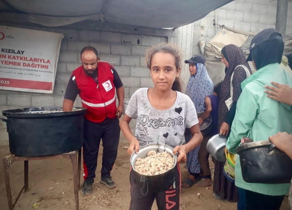 Türk Kızılay, Gazze'de ateşkesle birlikte insani yardım çalışmalarını artırdı. Derilbalah