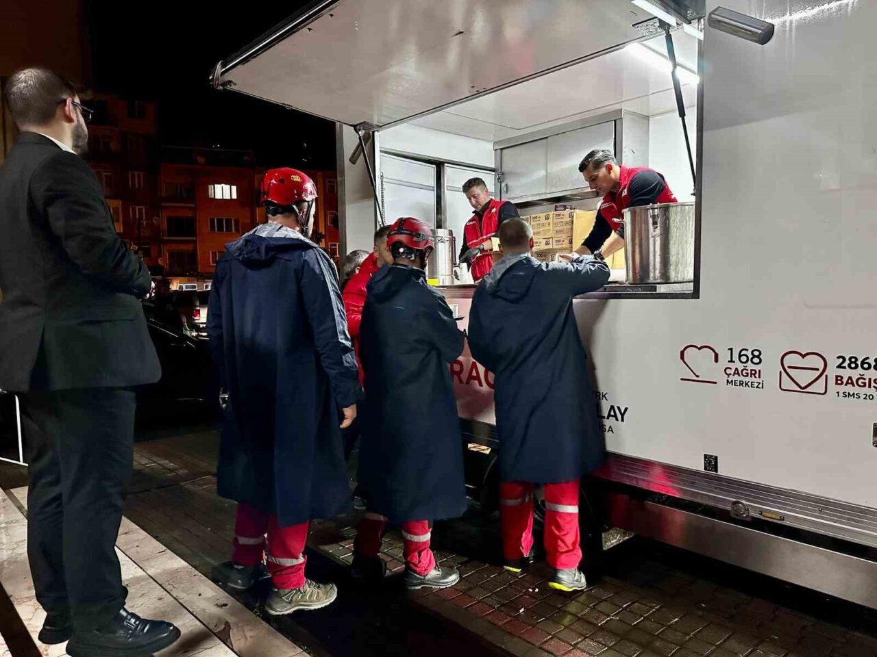 Türk Kızılay, Balıkesir’in Sındırgı ilçesinde gerçekleşen 6,1 büyüklüğündeki depremin ardından
