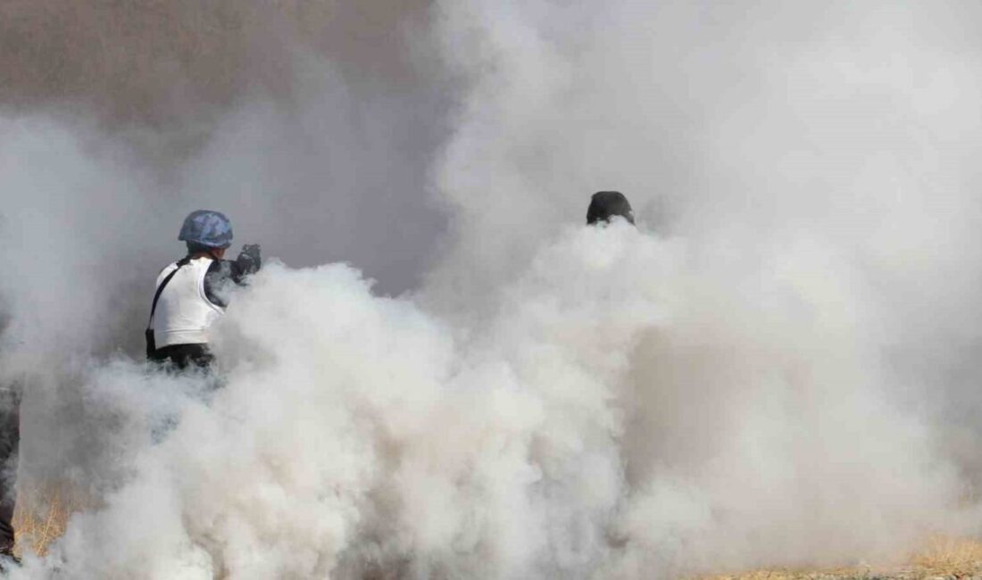 Erzincan'da polis ekipleri, suçla mücadelede etkinliklerini artırmak için zorlu eğitimler