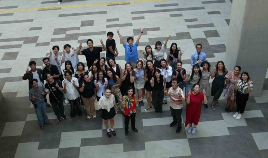 Türk ve Japon Öğrencilerden Doğa Dostu Kütüphane Tasarımı: İzmir Ekonomi Üniversitesi’nde Önemli Bir Proje Hayata Geçti İzmir Ekonomi Üniversitesi'nde Türk ve Japon öğrenciler, İzmir Resim Heykel