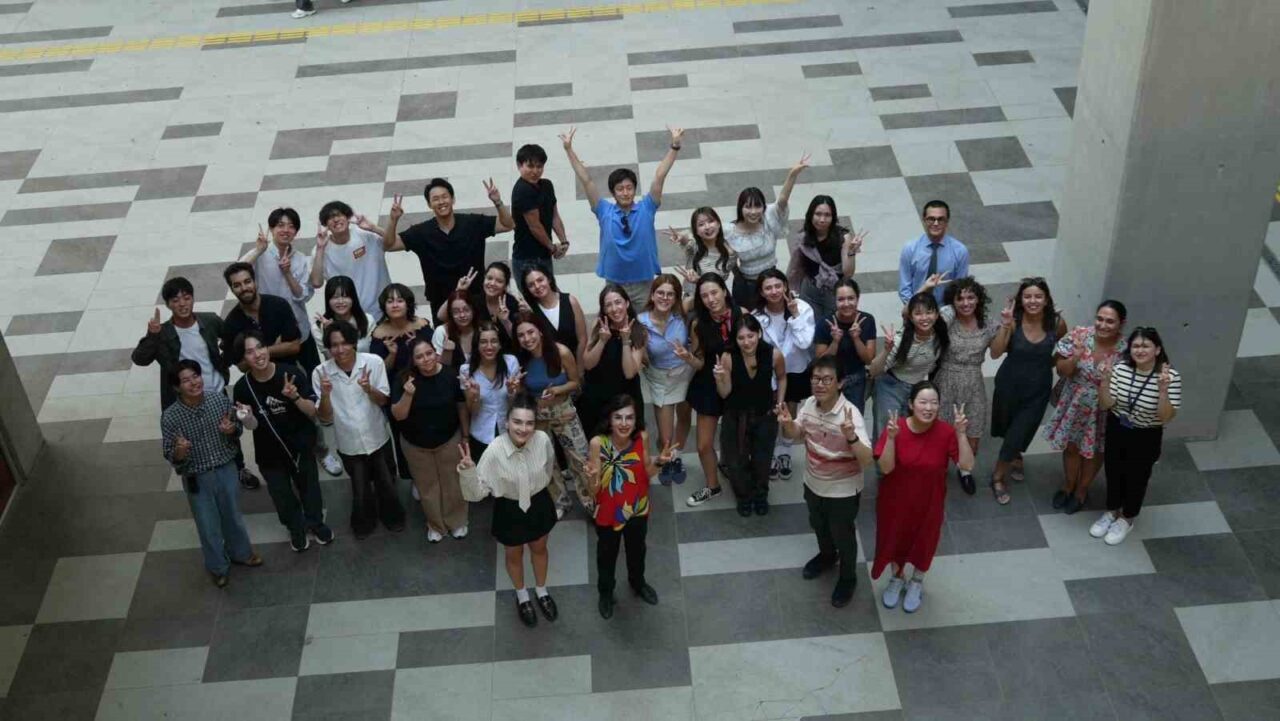 İzmir Ekonomi Üniversitesi'nde Türk ve Japon öğrenciler, İzmir Resim Heykel