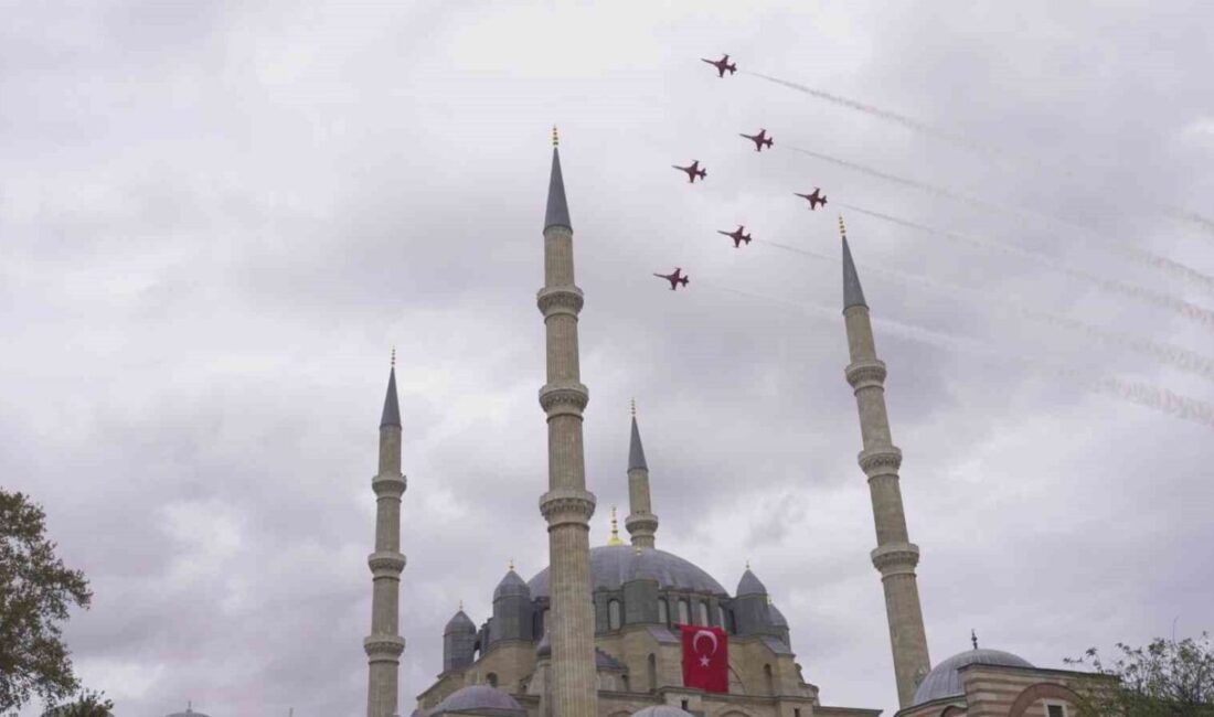 Türk Yıldızları, Edirne’de Cumhuriyet Bayramı Kutlamalarında Unutulmaz Gösteri Düzenledi Türk Hava Kuvvetleri'nin akrobasi timi Türk Yıldızları, Cumhuriyetin 102. yılı