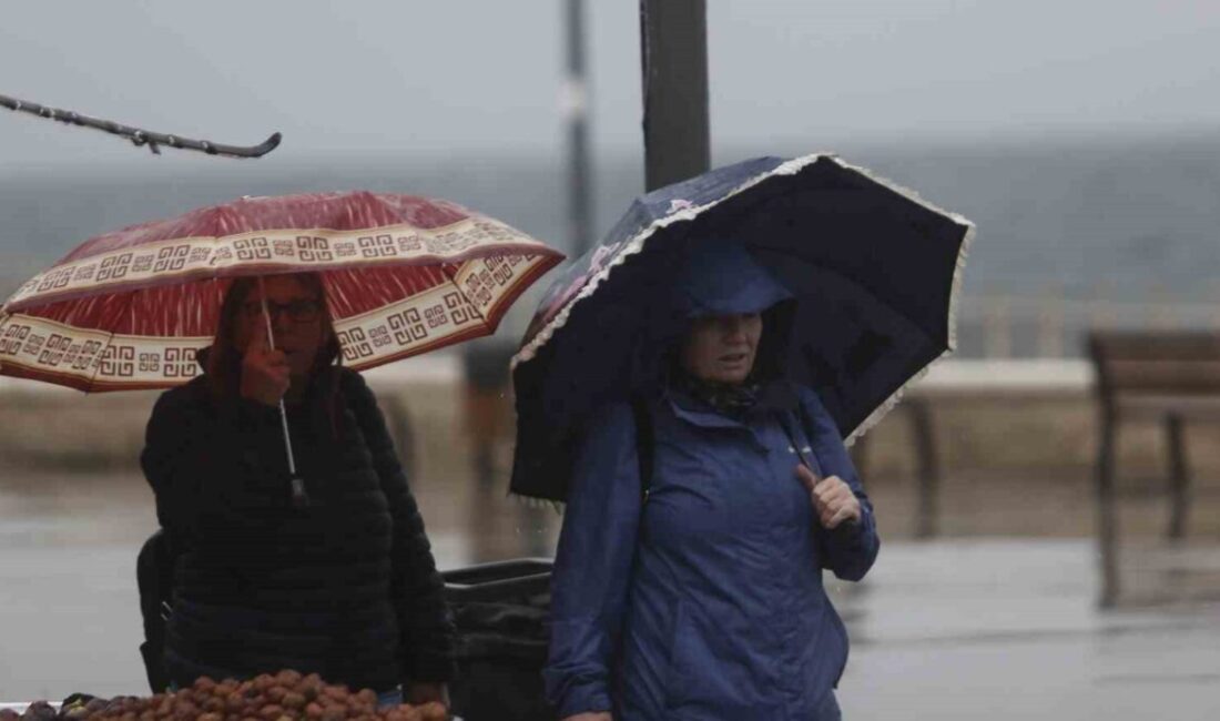 Bursa'nın Mudanya ilçesinde, Türk Hava Kuvvetleri'nin akrobasi timi Türk Yıldızları'nın