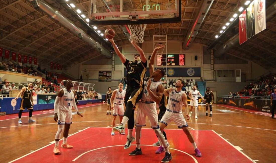 Türkiye Basketbol Ligi 4. haftasında Kocaeli Büyükşehir Belediye Kağıtspor, kendi