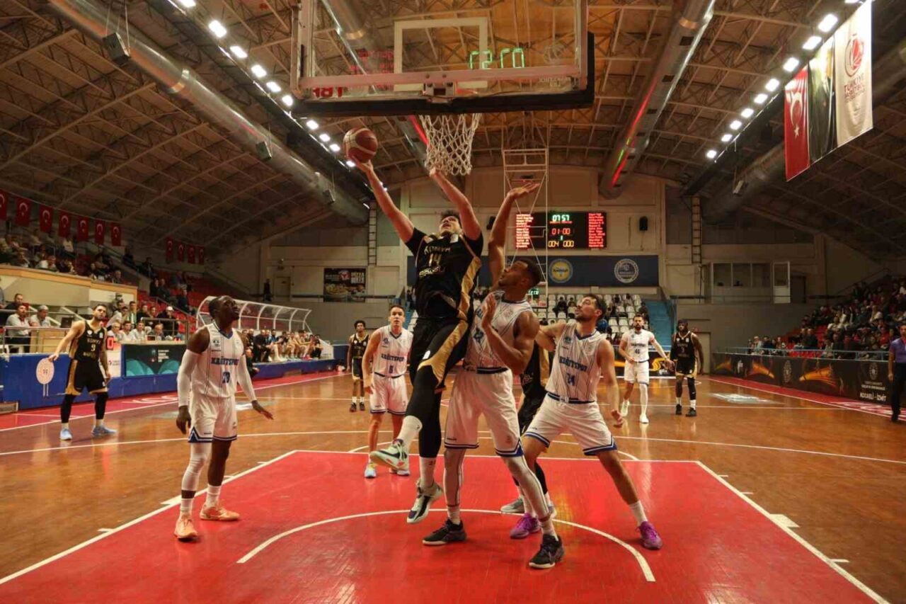 Türkiye Basketbol Ligi 4. haftasında Kocaeli Büyükşehir Belediye Kağıtspor, kendi