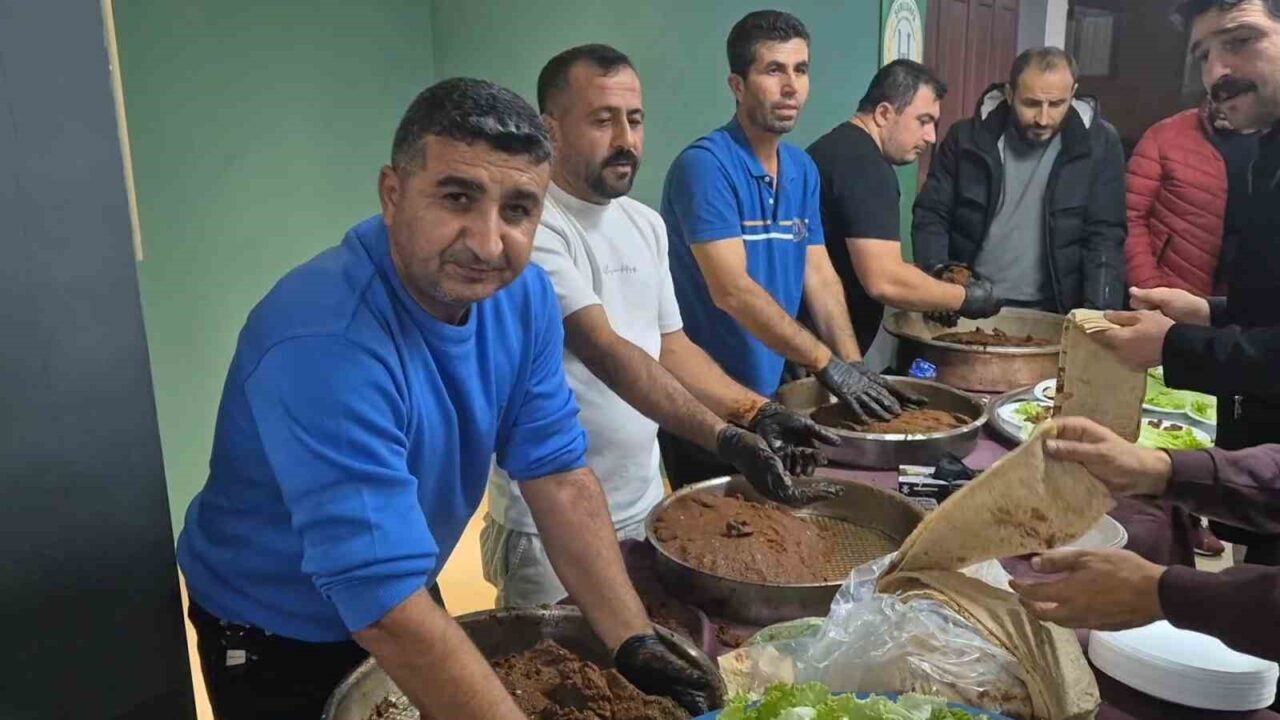 A Milli Takım'ın Gürcistan'ı yenmesiyle Tekirdağ'daki Şanlıurfalılar Derneği coşkuyla kutlandı.