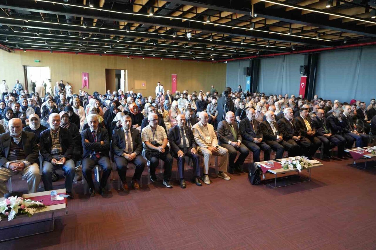Samsun Üniversitesi İlahiyat Fakültesi tarafından düzenlenen "Türkiye Hadis İhtisas Toplantısı",