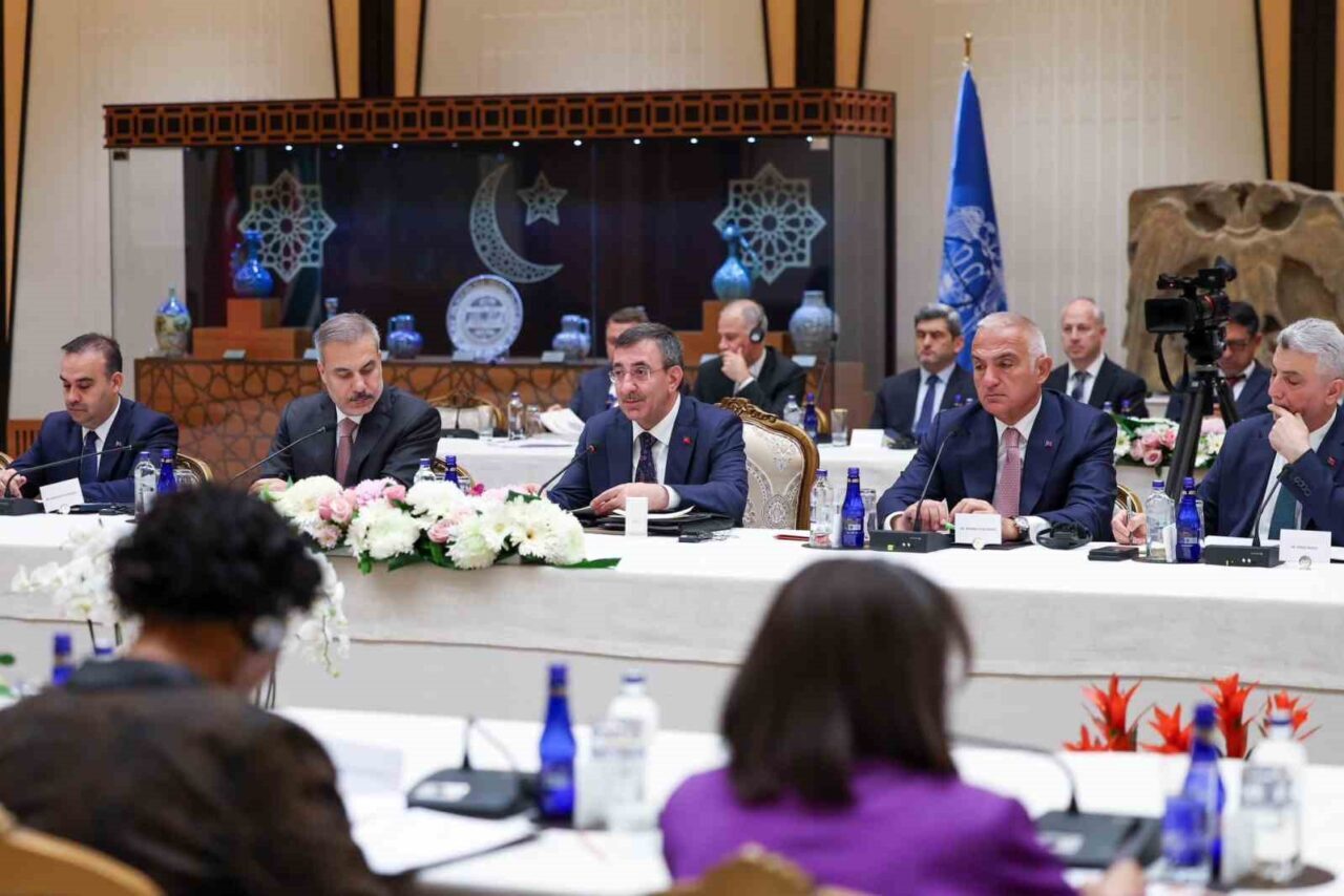 Cumhurbaşkanı Yardımcısı Cevdet Yılmaz ve Güney Afrika Cumhurbaşkanı Yardımcısı Paul