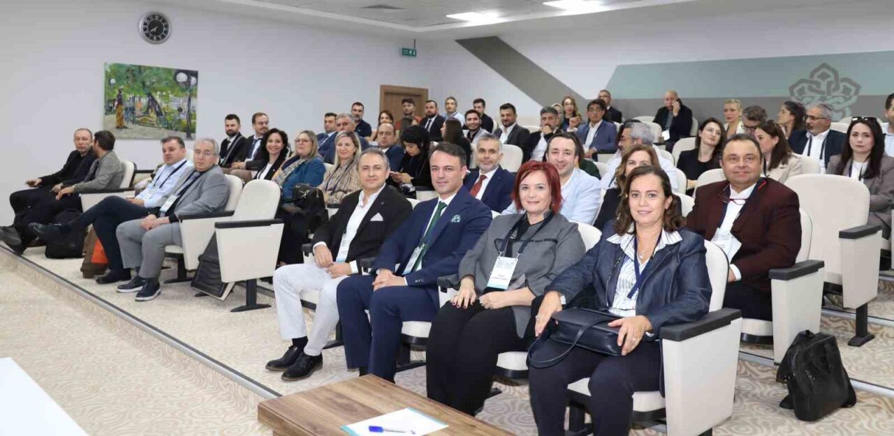 Necmettin Erbakan Üniversitesi'nde düzenlenen "Türkiye’de Ağız, Diş ve Çene Cerrahisi