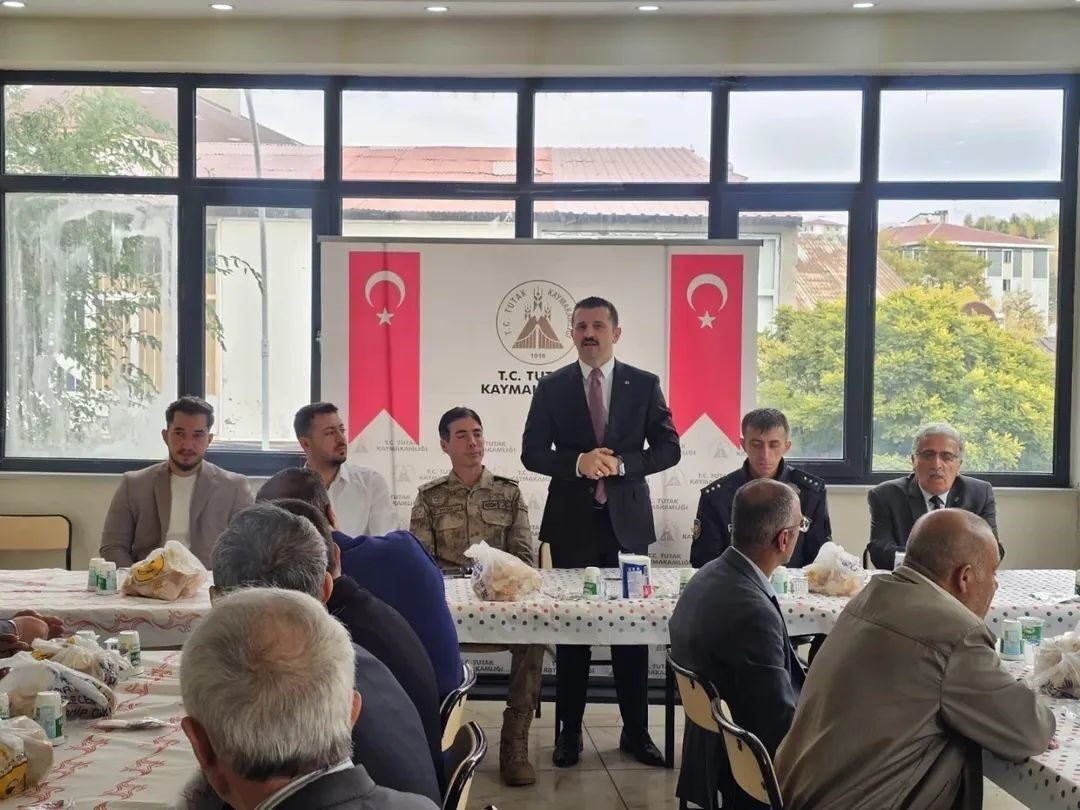 Ağrı'nın Tutak ilçesinde, Kaymakam Ahmet Coşkun'un öncülüğünde Muhtarlar Günü dolayısıyla