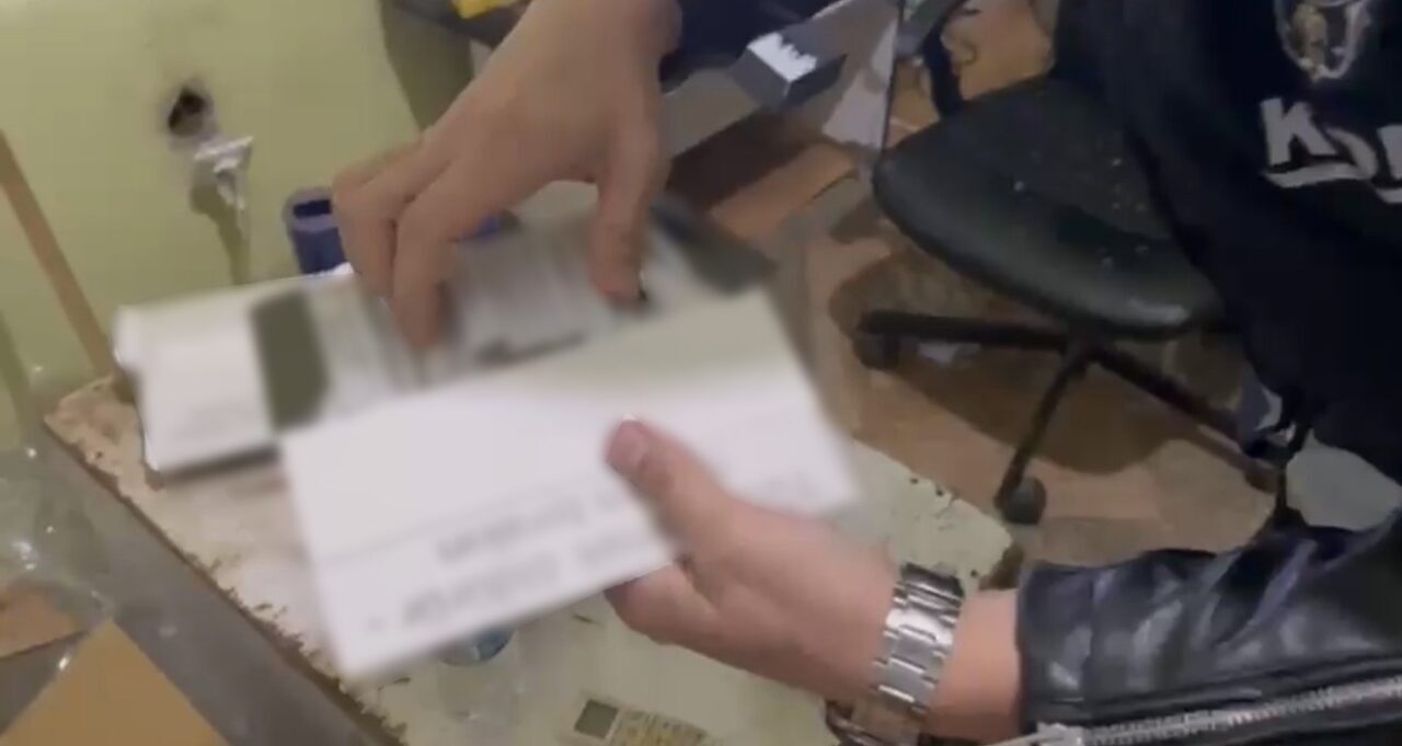 Samsun'da kaçak tütün ticaretiyle ilgili düzenlenen operasyonda 10 bin makaron