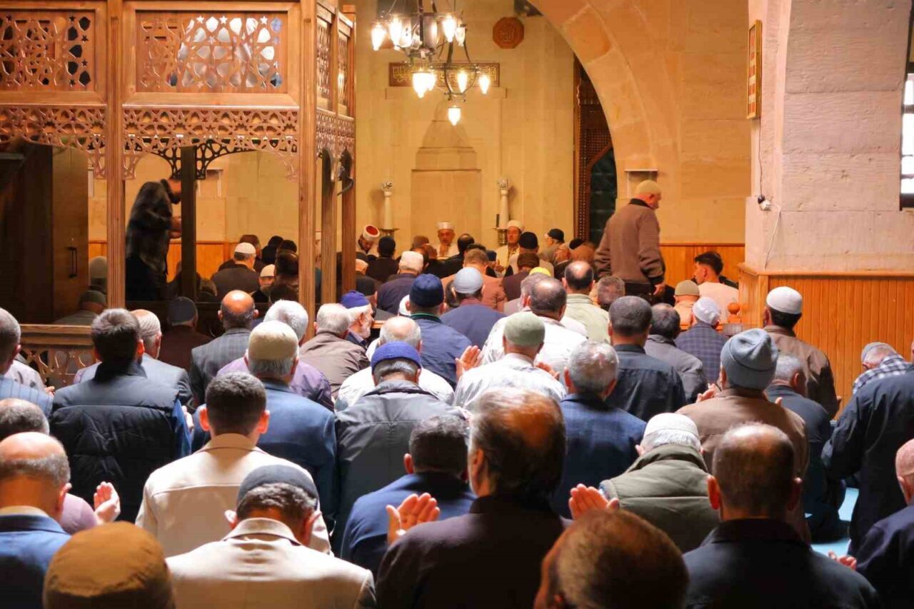 Bayburt'ta, Camiler ve Din Görevlileri Haftası çerçevesinde Ulu Cami’de düzenlenen