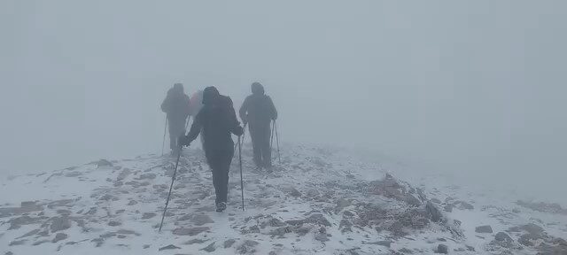 Bursa’da dağcılar, Uludağ’ın zirvesine kış sezonunun ilk tırmanışını yaptı ve