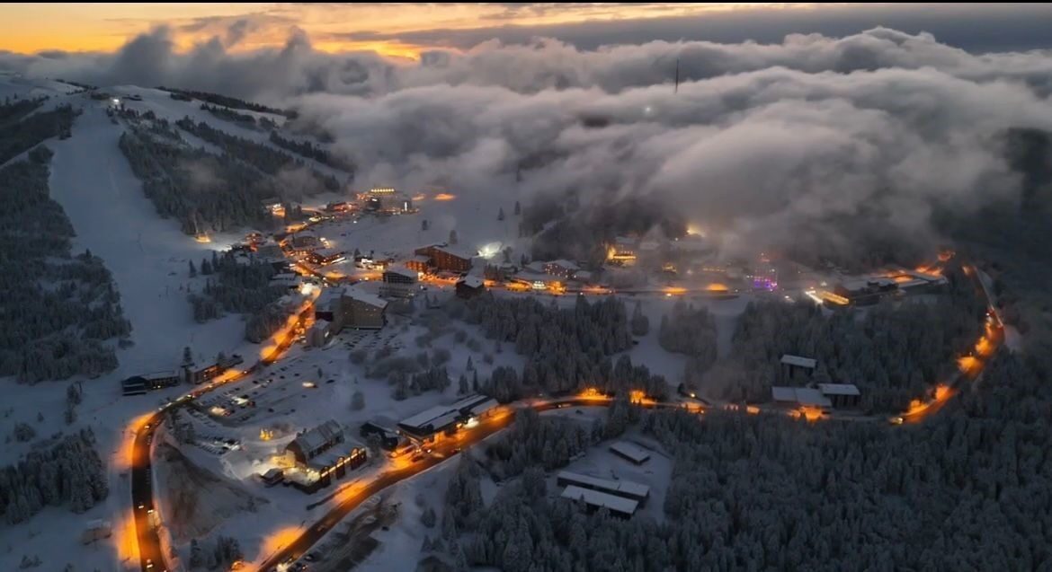 Uludağ'daki oteller, yaklaşan kış sezonu öncesi eksikliklerini gidermeye çalışarak şantiye