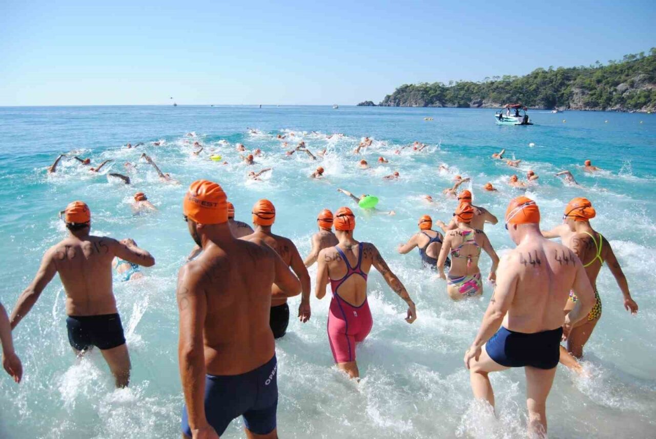 Muğla'nın Fethiye ilçesinde düzenlenen 6. Uluslararası Spor Festivali'nde yüzme yarışları