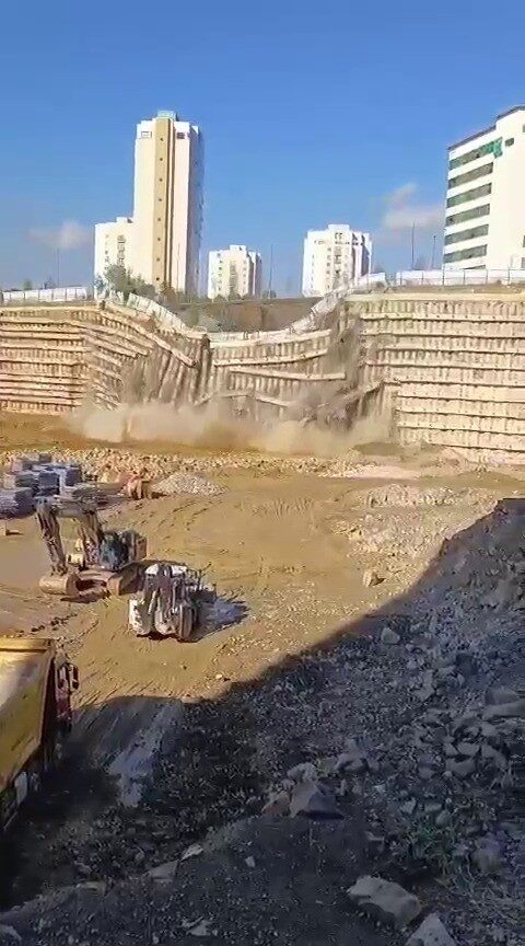 Ümraniye İnkılap Mahallesi'nde bir inşaat alanında istinat duvarının çökmesi sonucu