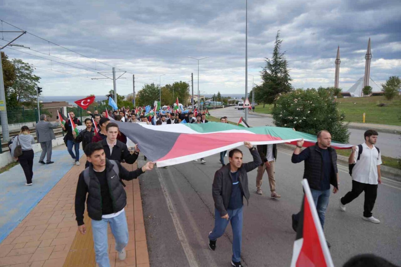 Ondokuz Mayıs Üniversitesi öğrencileri, Gazze'deki insani dramı hatırlatmak için yürüyüş