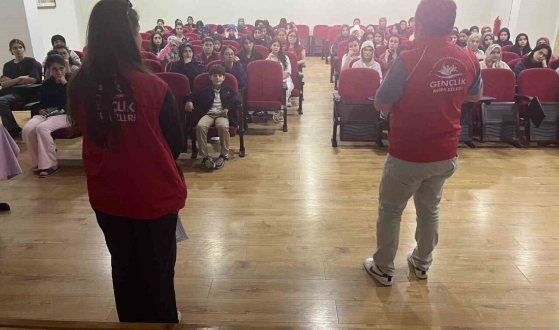 Düzce Üniversitesi'nde yeni öğrencilere yönelik olarak Bahçeşehir Gençlik Merkezi'nin tanıtım